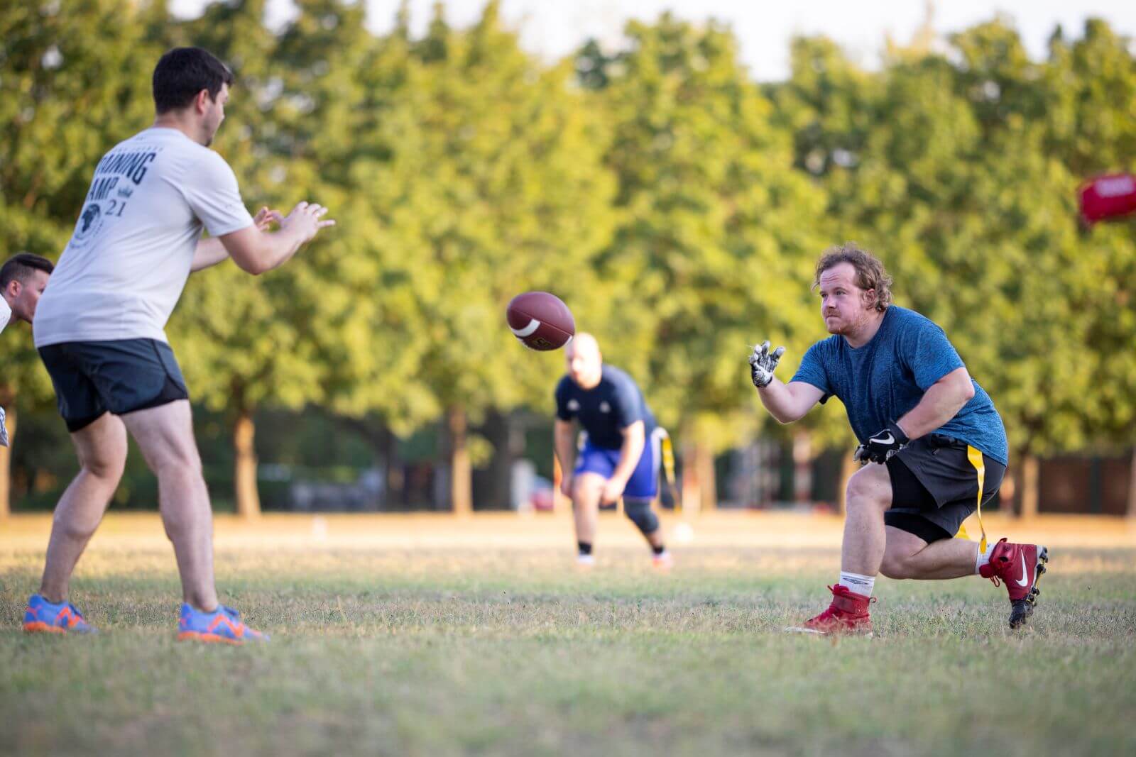 Passzgyakorlat: quarterback dob, receiver lép a labdához