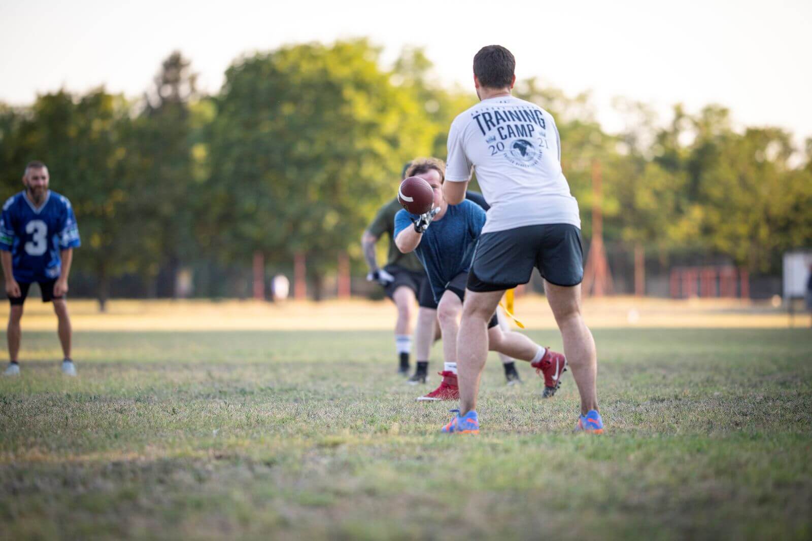 Passzhelyzet játékban - a QB indítja a labdát