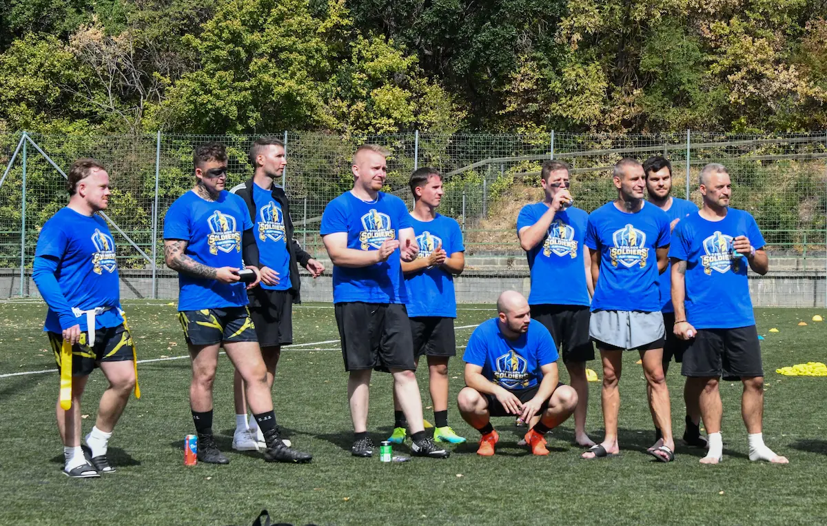 A Szolnok Soldiers csapata együtt a pályán a kupanapon